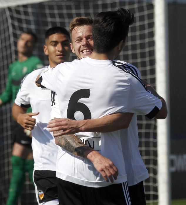 El Puchades se convierte en una fiesta con la victoria del Valencia Mestalla frente al Badalona