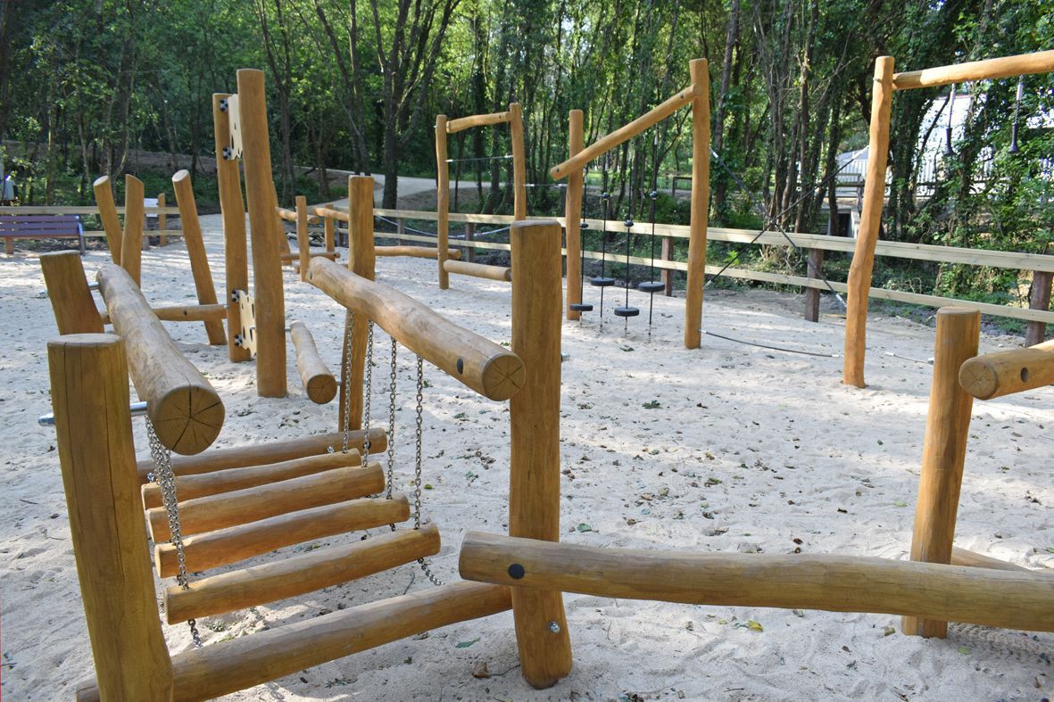 Completan la red de senderos y carriles bici, en la primera fase del parque acuático de Porto Piñeiro (Valga).