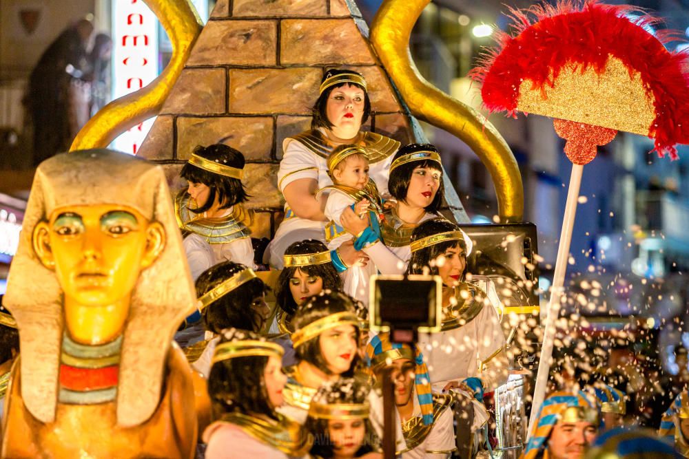 Desfile de carrozas de las fiestas de Benidorm