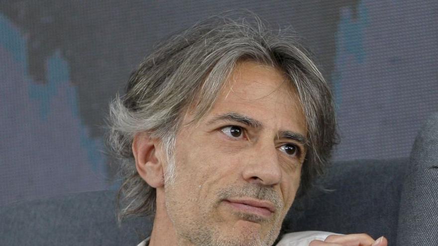 El escritor gallego Juan Tallón triunfa en la Semana Negra de Gijón al ganar el Premio Walsh