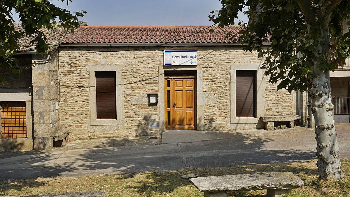 Consultorio médico de Fornillos de Fermoselle, ayer por la mañana cerrado. | José Luis Fernández