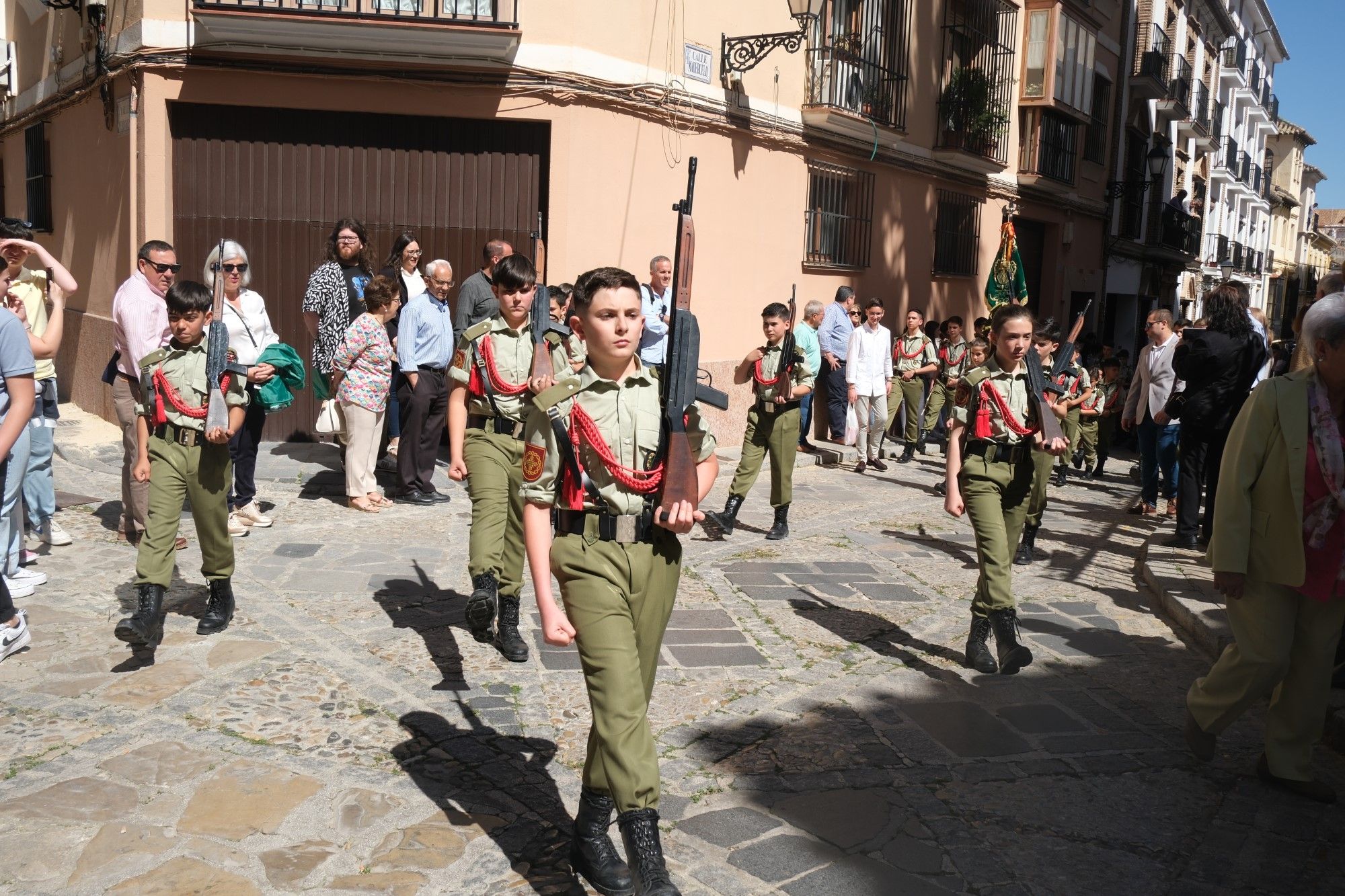 Concentración de tronos chicos en Antequera