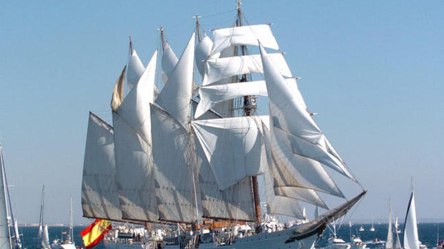 El barco-escuela Juan Sebastián Elcano.