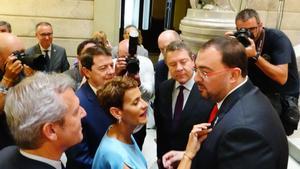 El presidente asturiano, Adrián Barbón, en su toma de posesión, junto a otros presidentes del PSOE y del PP, María Chivite, Emiliano García-Page, Alfonso Fernández Mañueco y Alfonso Rueda. 