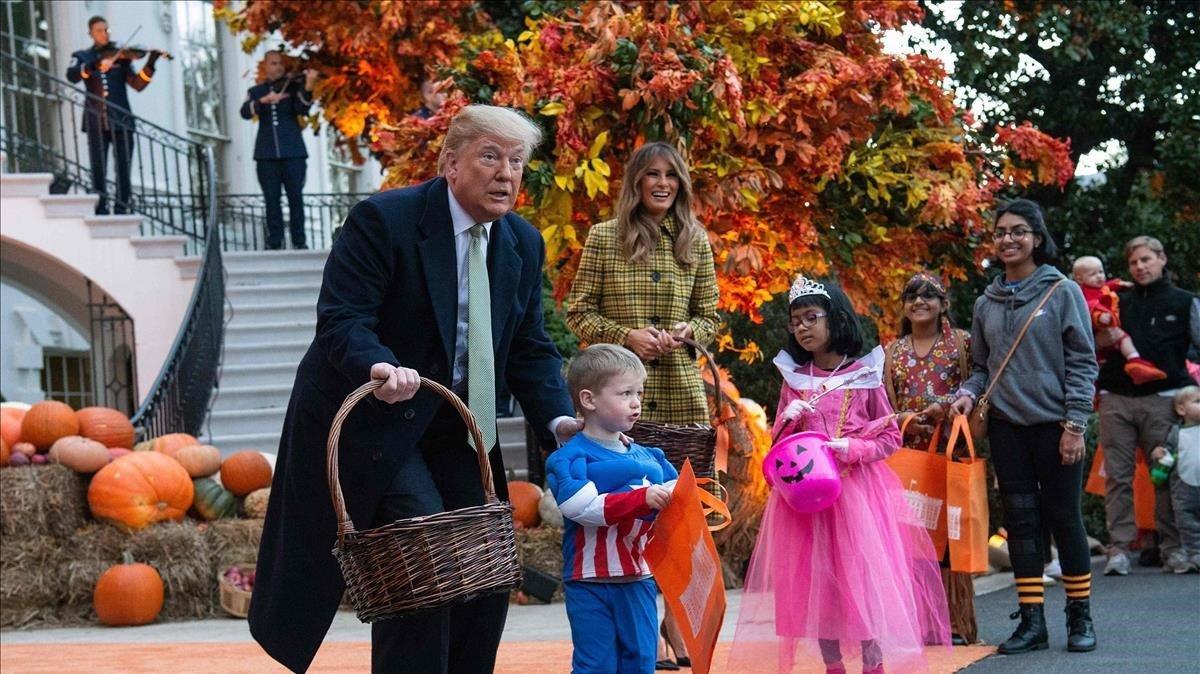 zentauroepp45675789 topshot   us president donald trump and first lady melania t181029155139