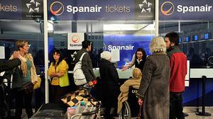 La notícia del tancament de Spanair cau com una bomba sobre els passatgers.