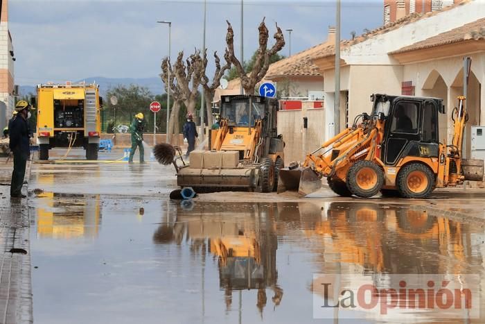 Limpian Los Alcázares tras las fuertes lluvias de los últimos días