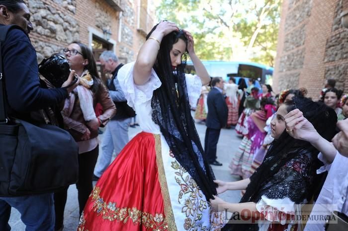 Ofrenda floral a la Virgen de las candidatas a Reina de la Huerta