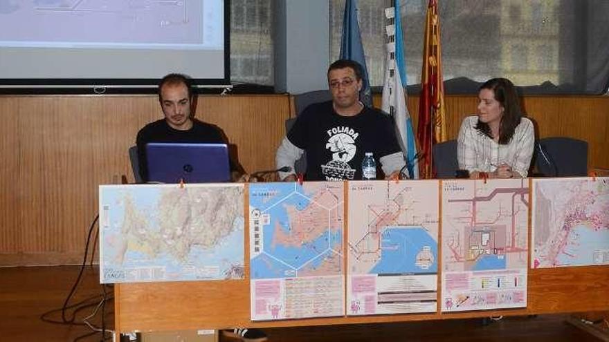 Barreiro, Pérez y Castro presentaron ayer los mapas. // G.Núñez