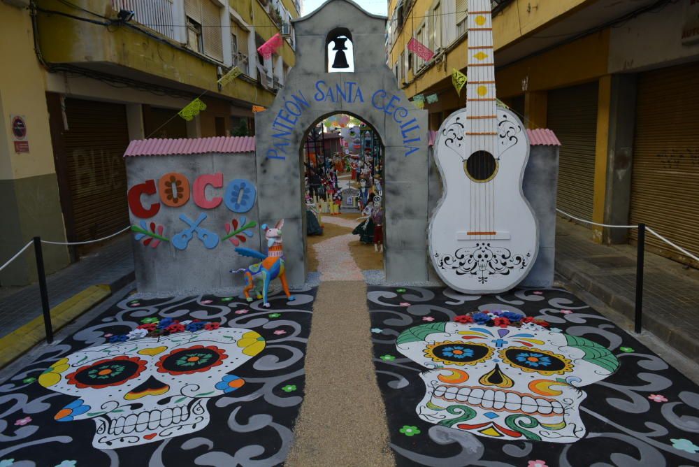 Monumentos y calles adornadas en Benetússer.