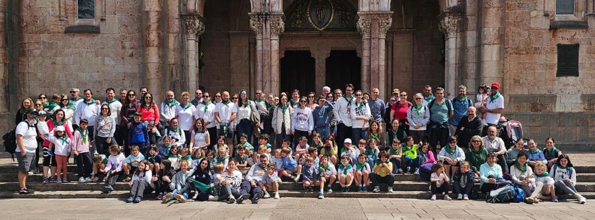 Los participantes en la caminata. | M. G.