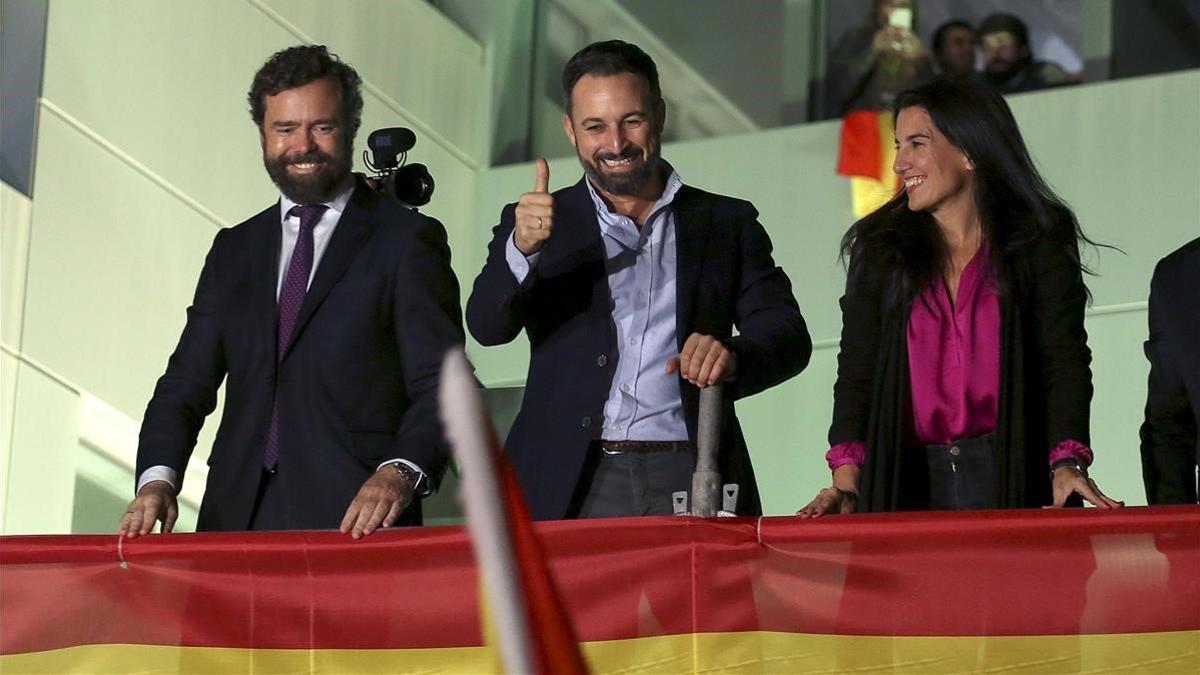 Celebración en la sede de VOX, tras los sorprendentes resultados electorales.