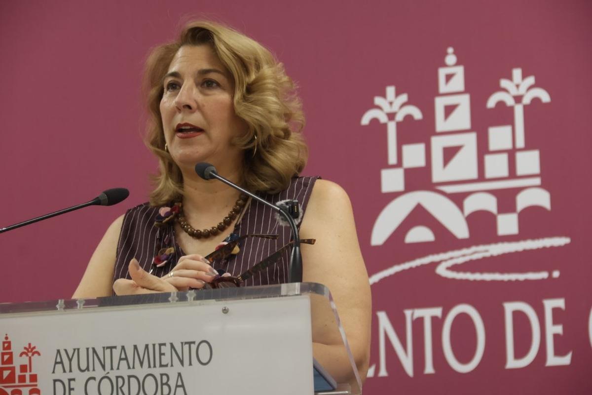 Eva Contador presenta el Plan Ola de Calor 2026 del Ayuntamiento de Córdoba.