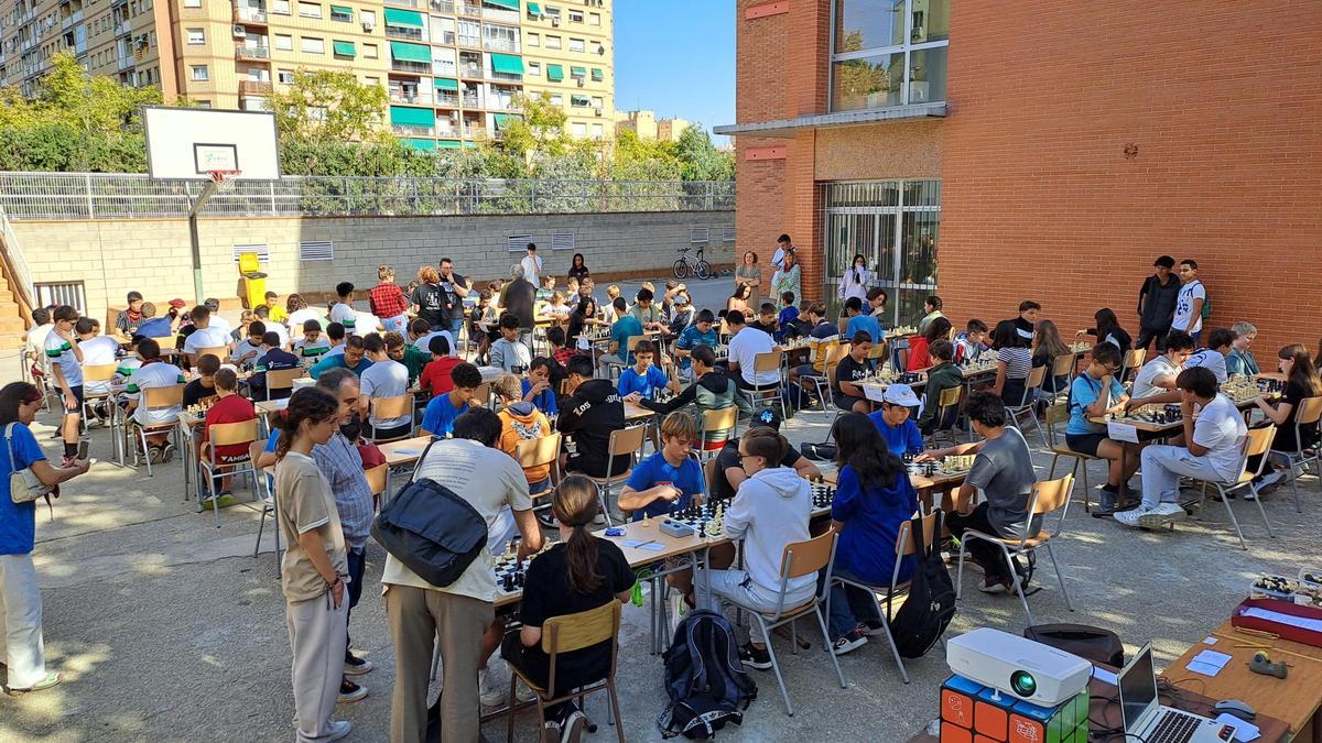 Sala de juego al aire libre en el Colegio Enrique de Ossó de Zaragoza.