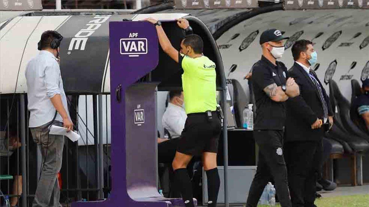 El VAR seguirá aplicándose en la Champions League