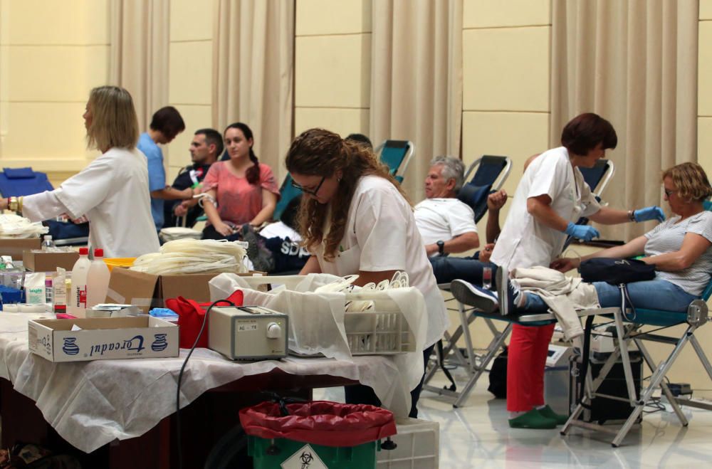 El Ayuntamiento de Málaga acoge la novena edición de este maratón solidario de donación de sangre.