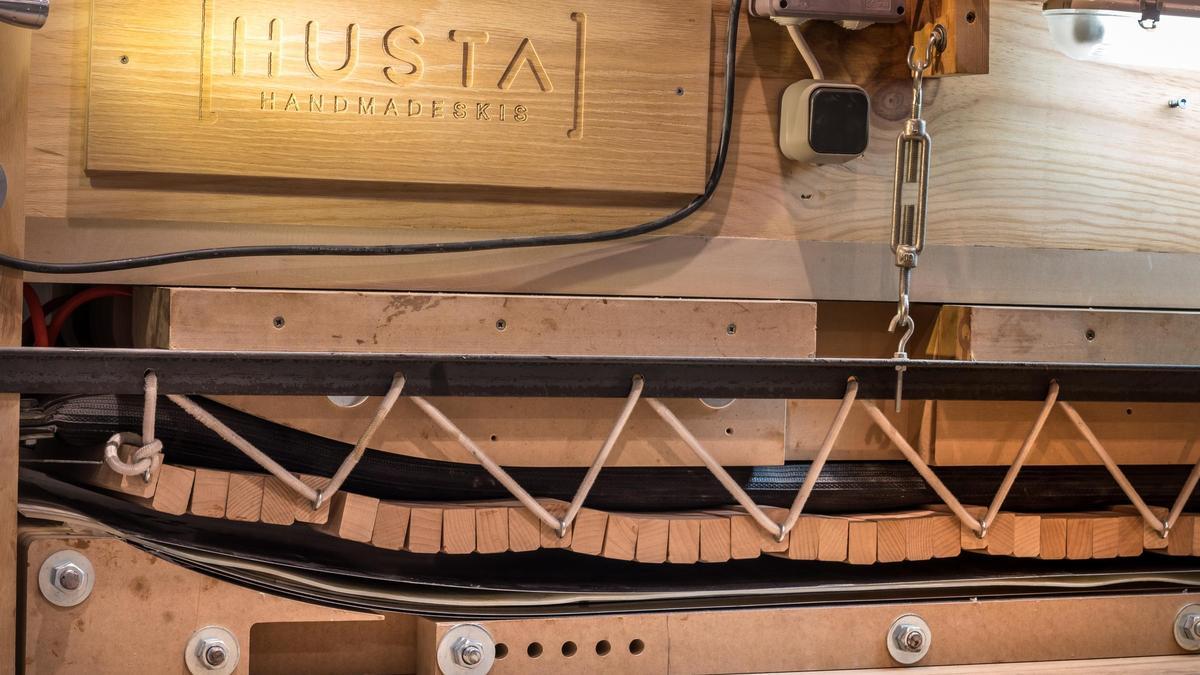 Los Husta Skis se fabrican a mano en Salardu.