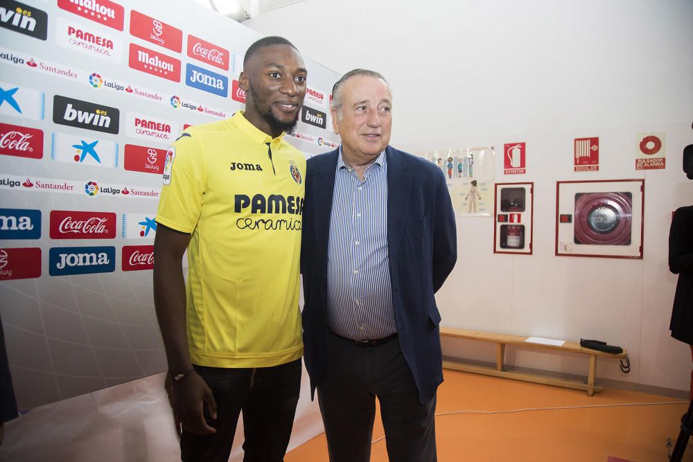 Presentación de Toko Ekambi en el Villarreal CF