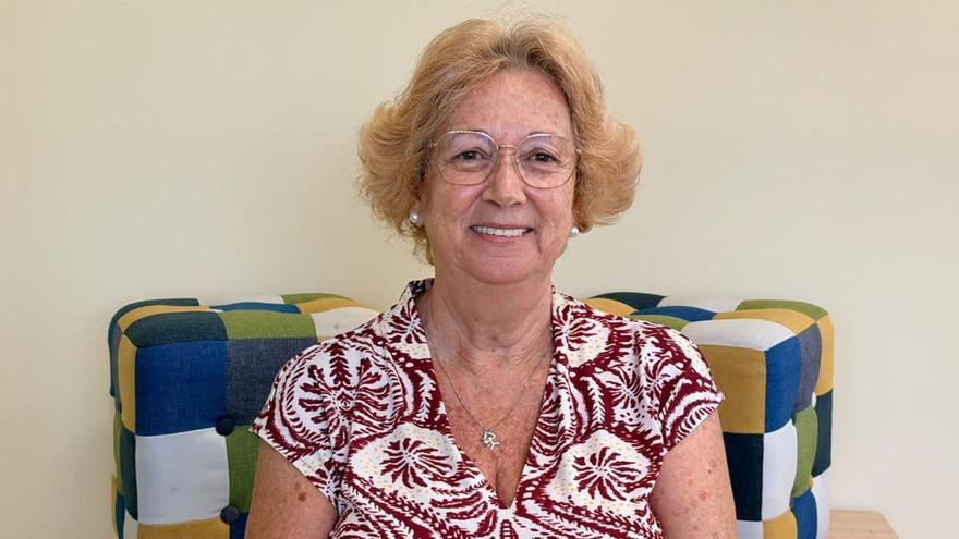 Elizabeth vuelve a la universidad a los 70 años tras una vida dedicada a cuidar: «Nunca pensé que podría orlarme»