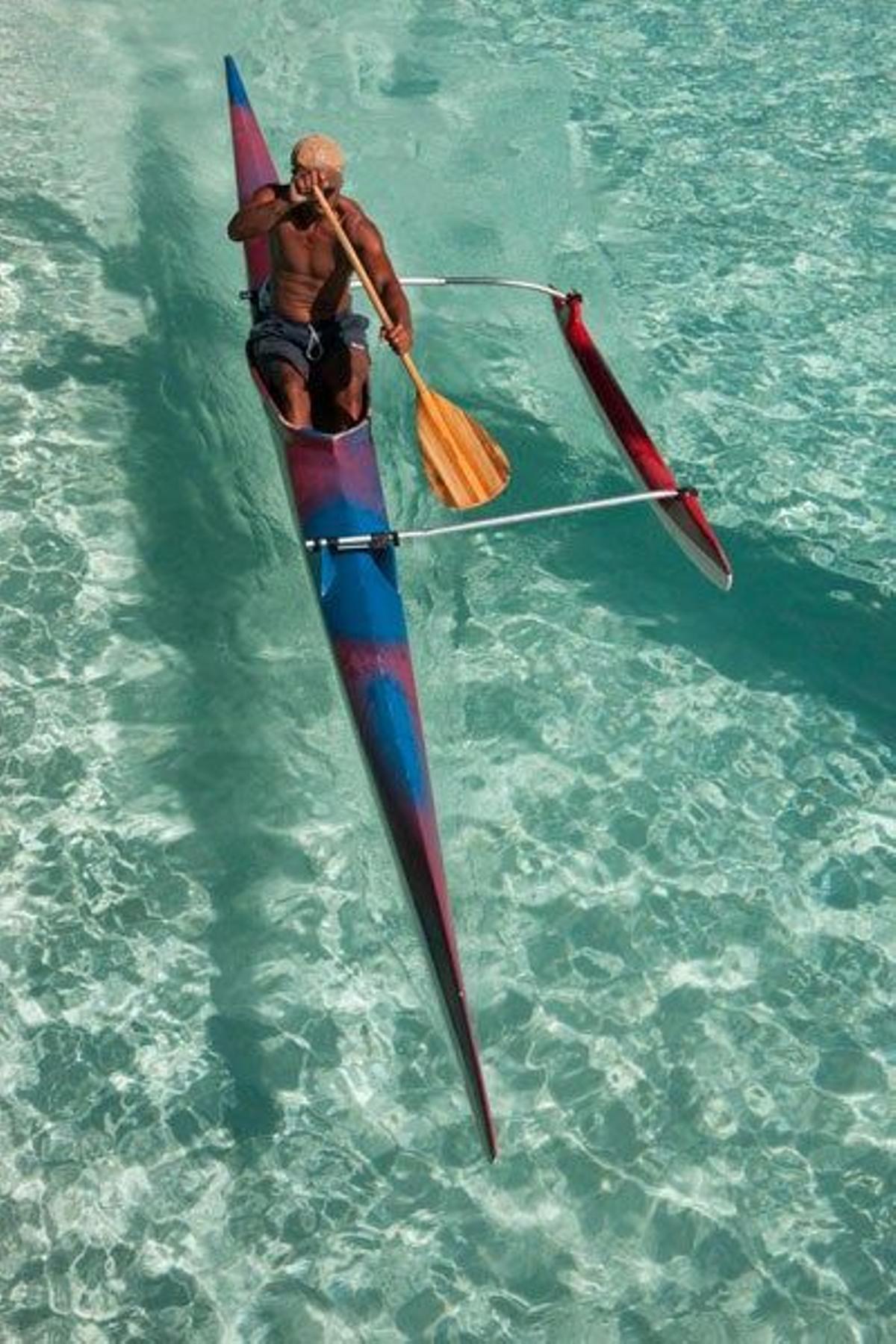 Barco tradicional pesquero de Bora Bora.