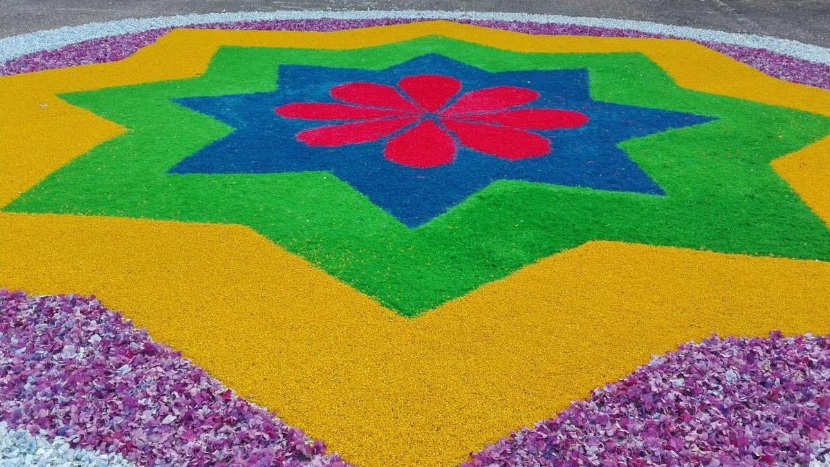 Una de las alfombras florales elaboradas. // FdV
