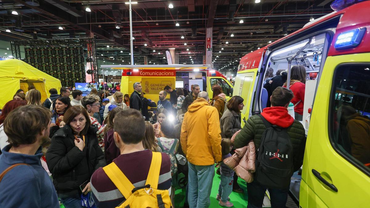 Los vehículos de emergencias son un imán para los más pequeños