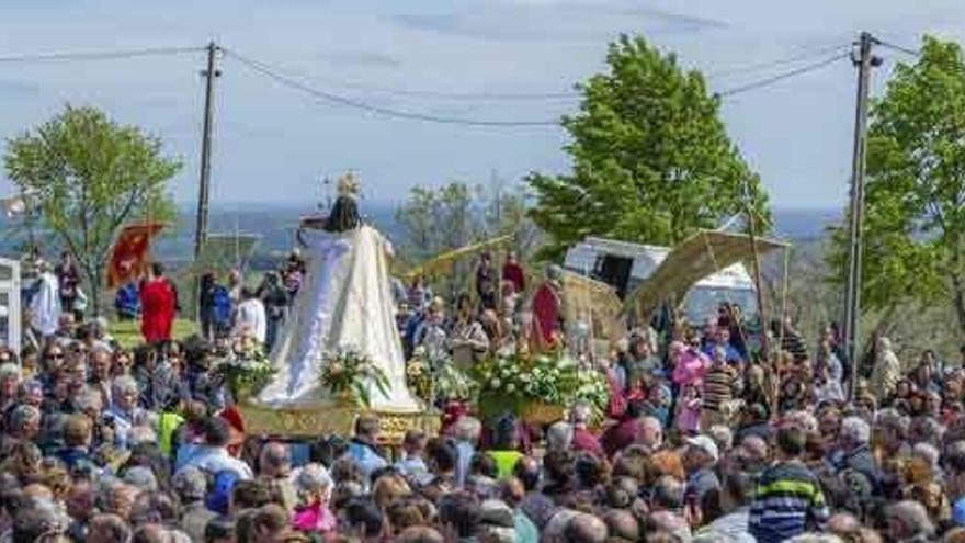 La romería transfonteriza de la Virgen de la Luz suele congregar a miles de personas en la frontera.