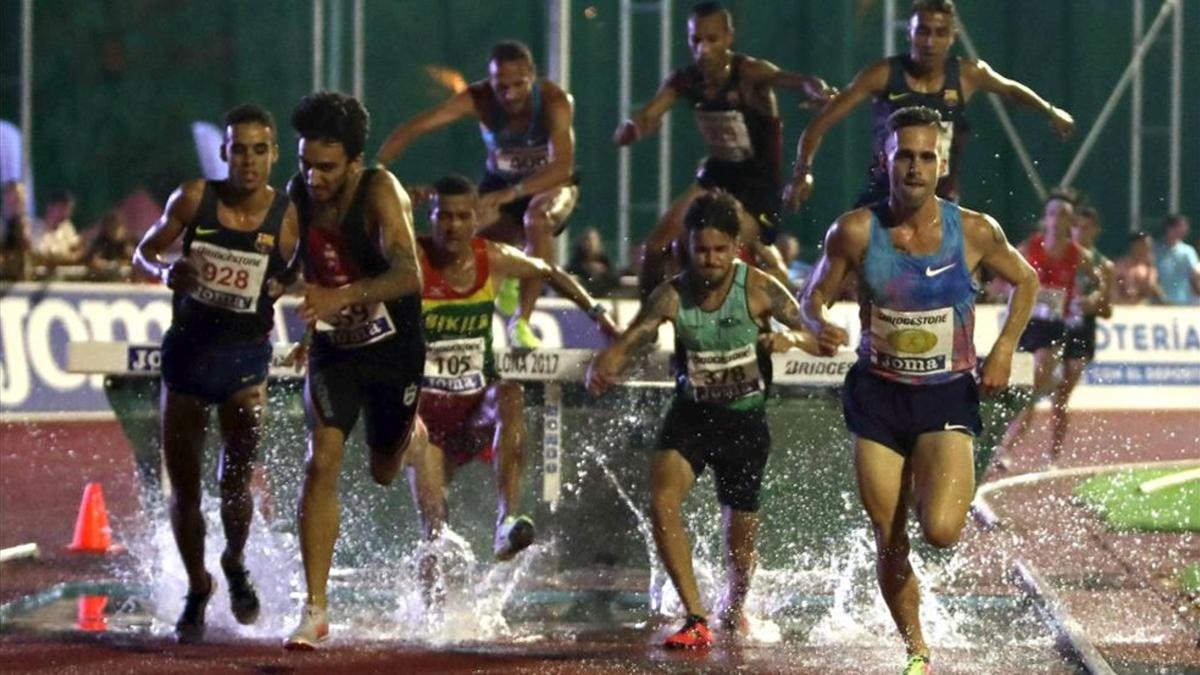 Sebastián Martos se dirige hacia su tercer título de campeón de España de 3000 obstáculos