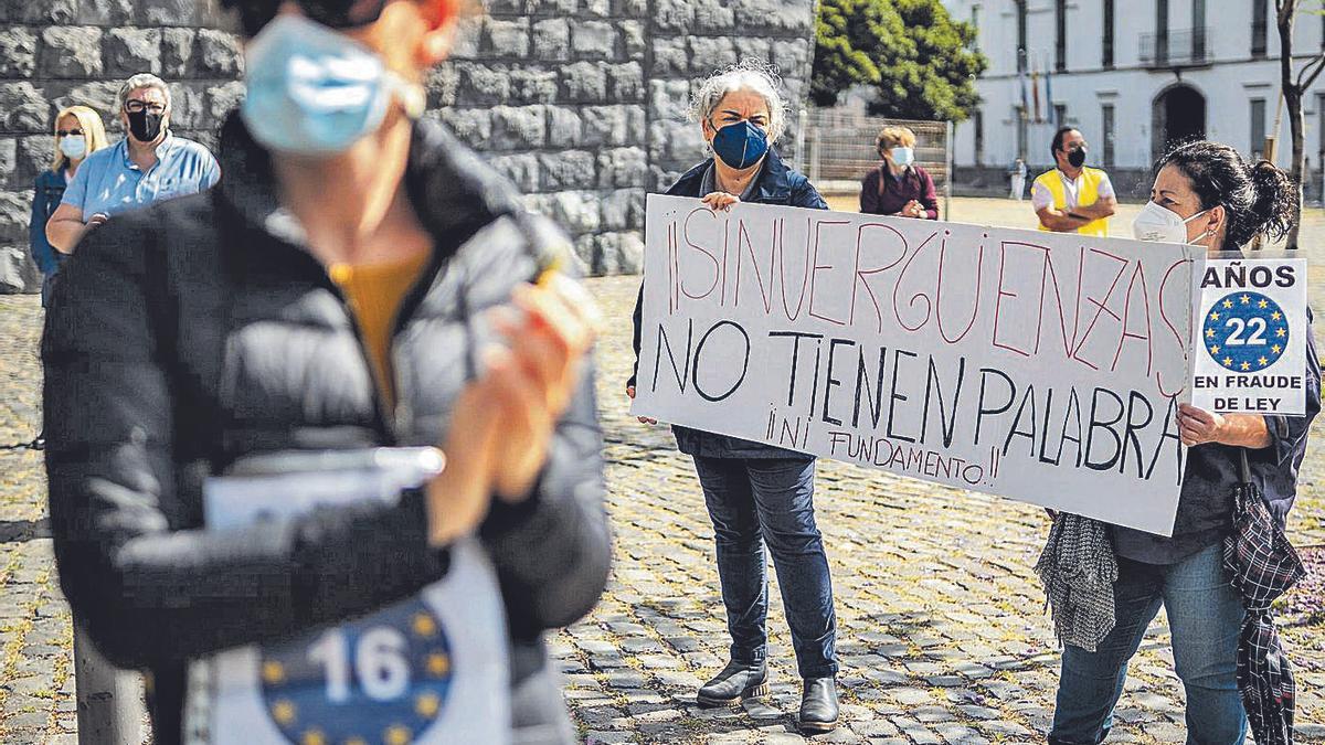 Protesta de empleados públicos interinos en Santa Cruz de Tenerife.