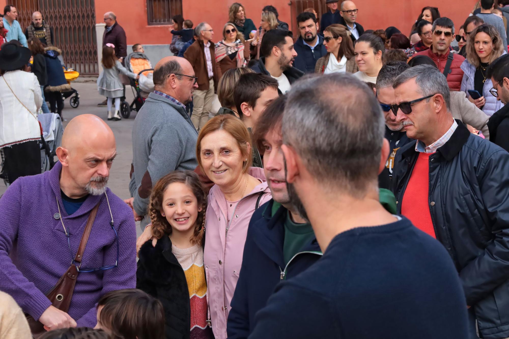 Multitudinaria entrega de las cartas de los niños de Vila-real a los pajes reales