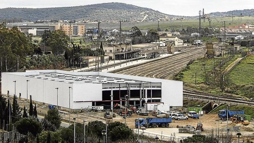 La cadena AKI abre la oferta de empleo para la mediana superficie que monta en Cáceres