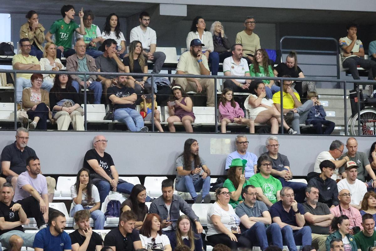 Galería | Las mejores imágenes del Amics Castelló-CB Llíria en el Ciutat Castelló