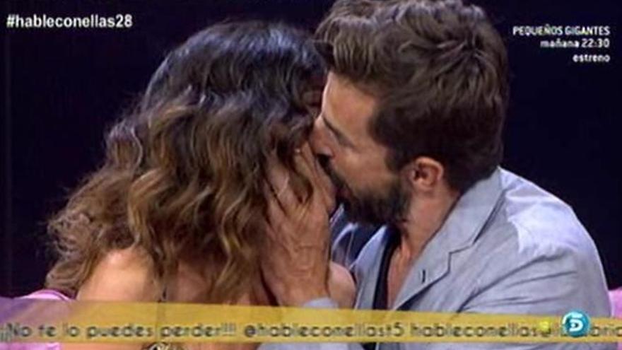 El beso de Marta Torné y Santi Millán.