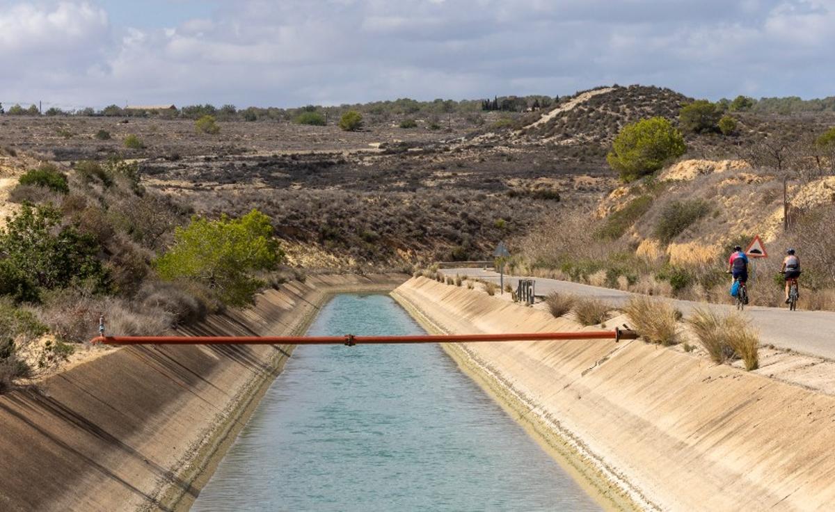 Postrasvase Tajo-Segura en el canal del Campo de Cartagena a su paso por San Miguel de Salinas