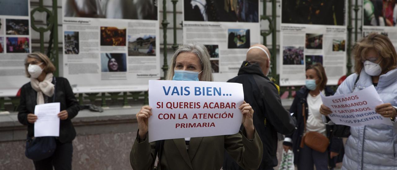 Protesta de médicos de atención primaria en Oviedo en una imagen de archivo.