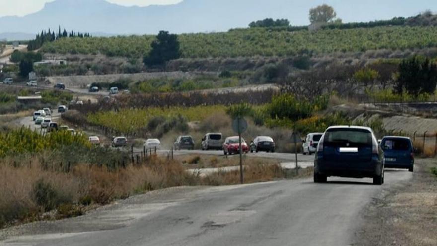 Los vecinos protestaron en caravana de vehículos por la RM&amp;ndash;531.