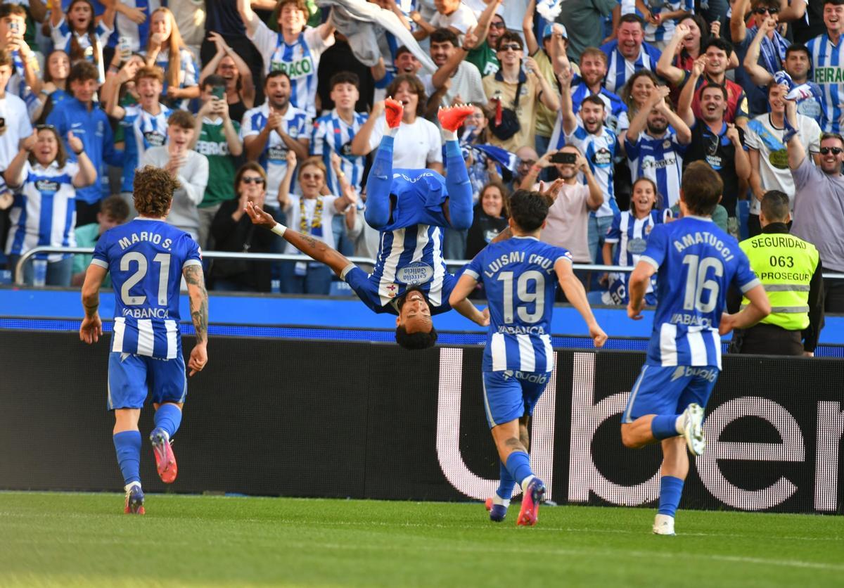 Aubameyang celebra el 2-0 del Deportivo ante el Valencia