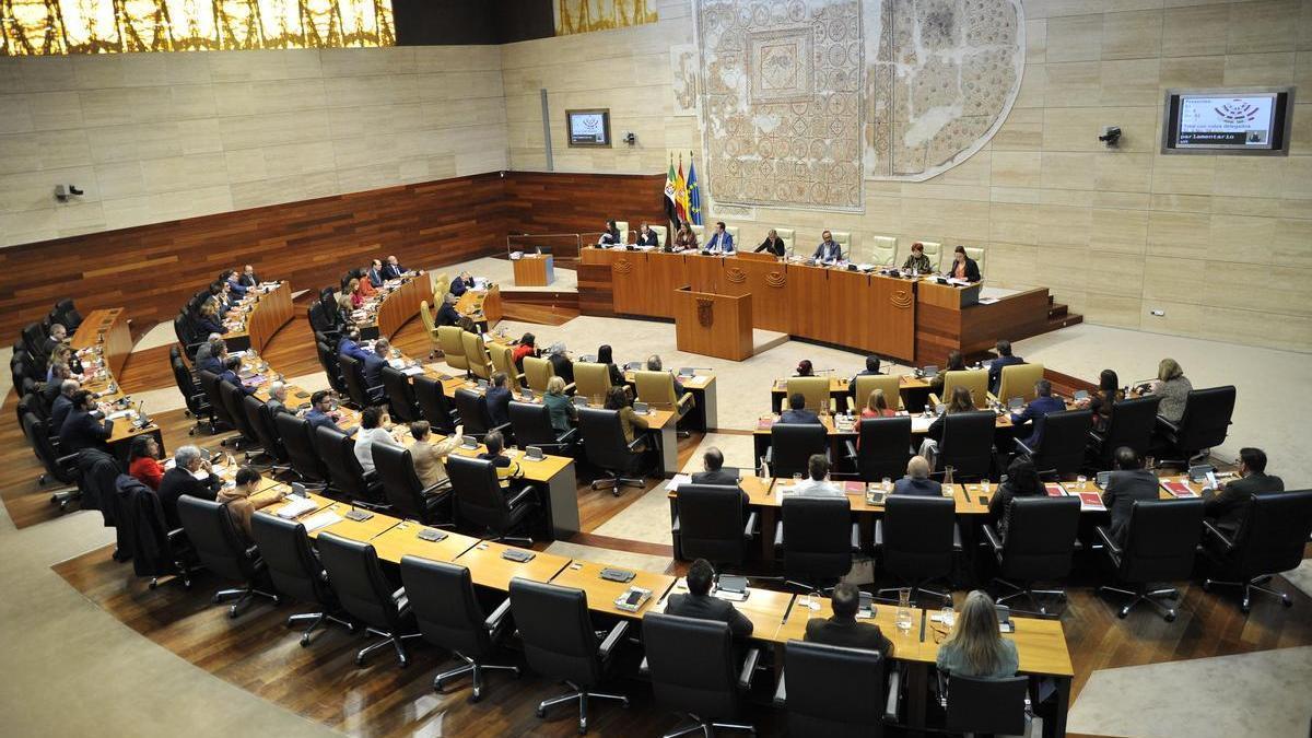 Imagen general de la Asamblea de Extremadura durante el último pleno del pasado año.