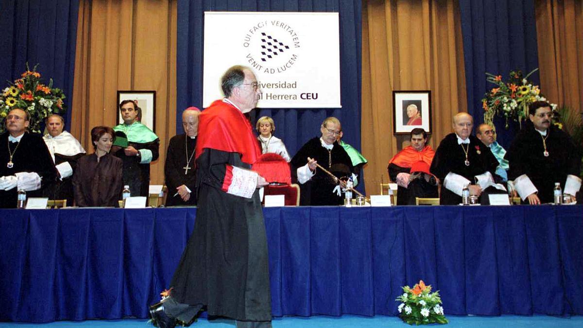 Inauguración del curso académico en el año 2000.