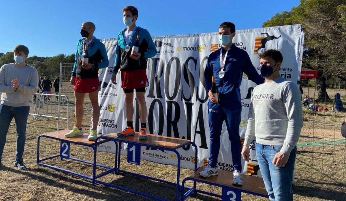 El corredor local Luis Aranda se subió al podio. |