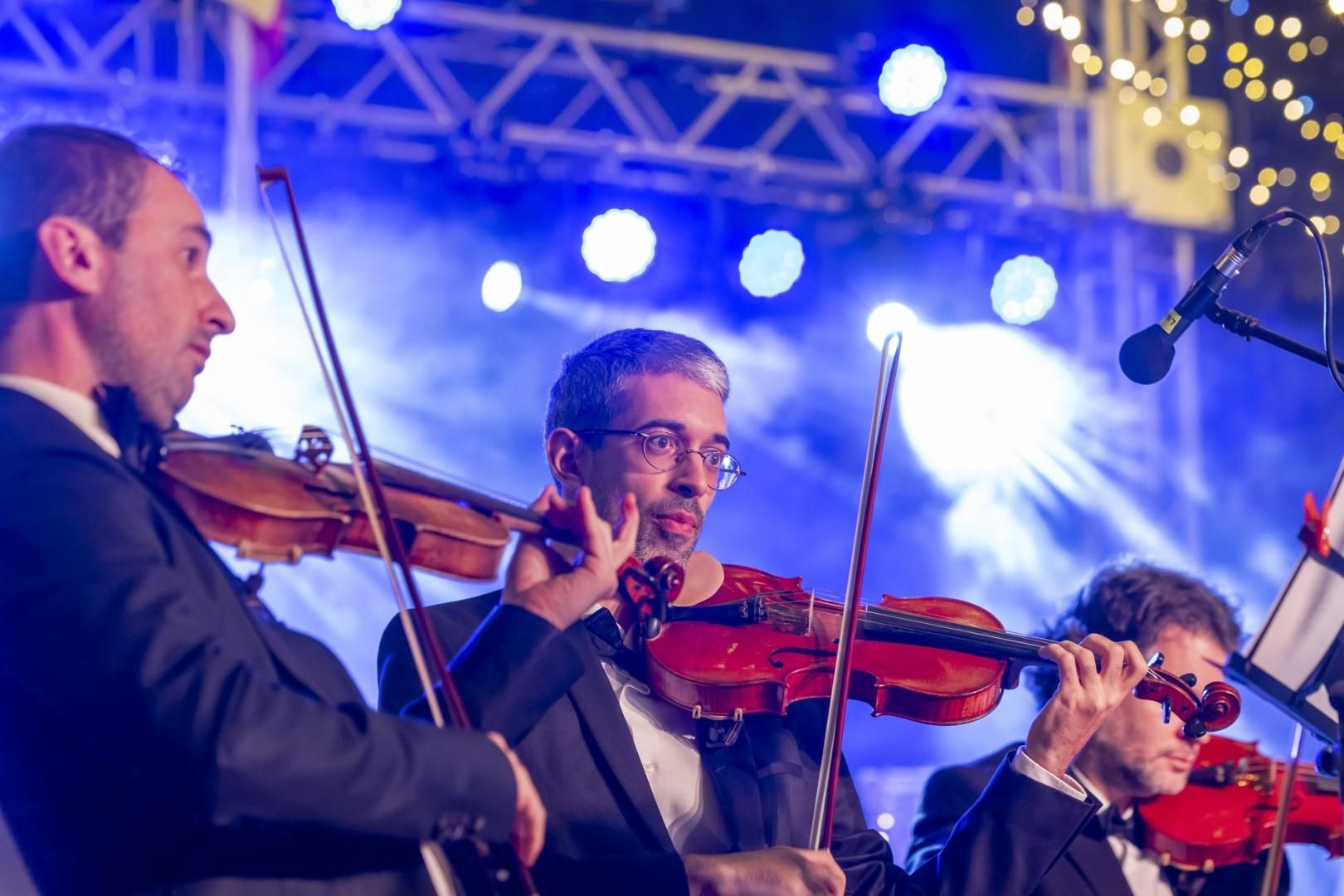 La fiesta de encendido del alumbrado especial de fiestas patronales y Navidad de Torrevieja, en imágenes