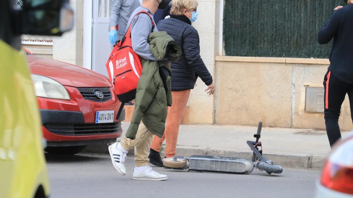 El patinete, en la calzada.