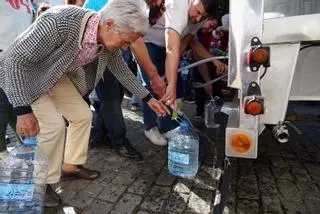 Emproacsa reduce a tres los días de reparto de agua con camiones