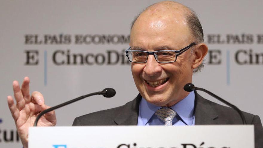 Montoro aplaza la rebaja fiscal al fin de la legislatura para &quot;tener zanahorias&quot;