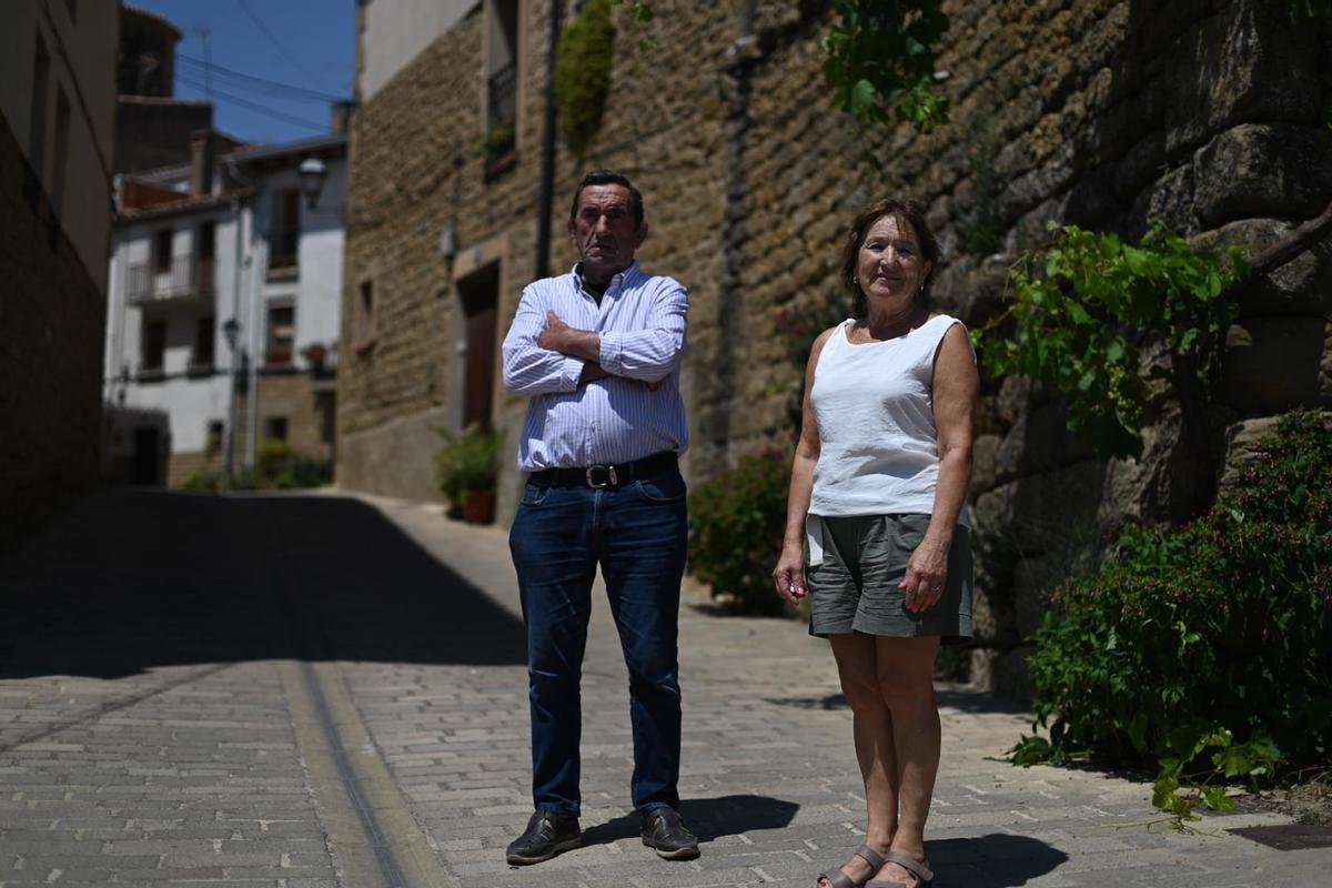Juan y María Jesús Montañés, en su regreso a Luesia este lunes.
