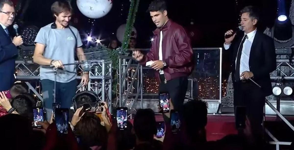 Carlos Alcaraz en el encendido del Gran Árbol de la Circular.