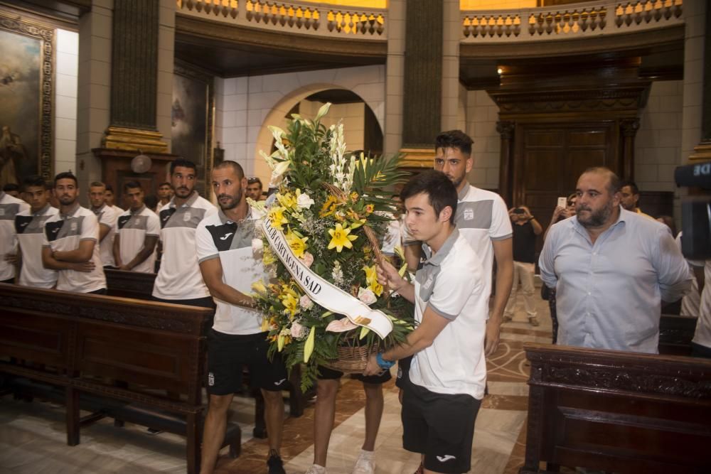 FC Cartagena: Ofrenda floral a la Virgen de la Car