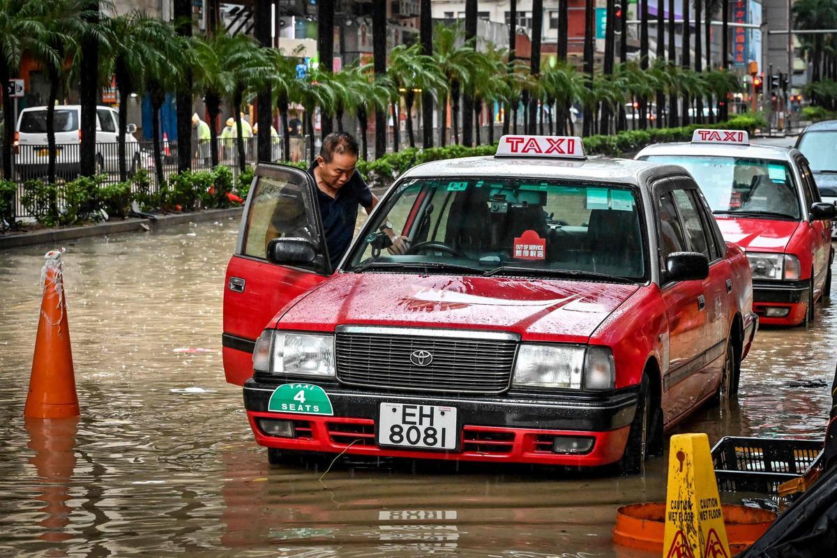 Hong Kong, gravemente inundado por el mayor temporal en 140 años