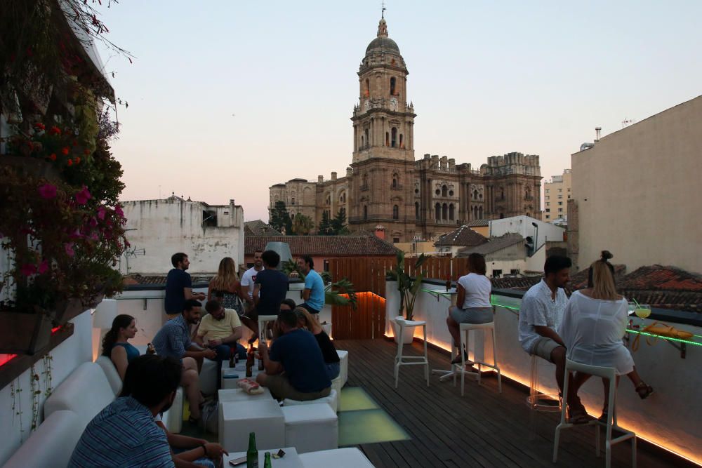 La Terraza Chinitas, en el pasaje del mismo nombre.