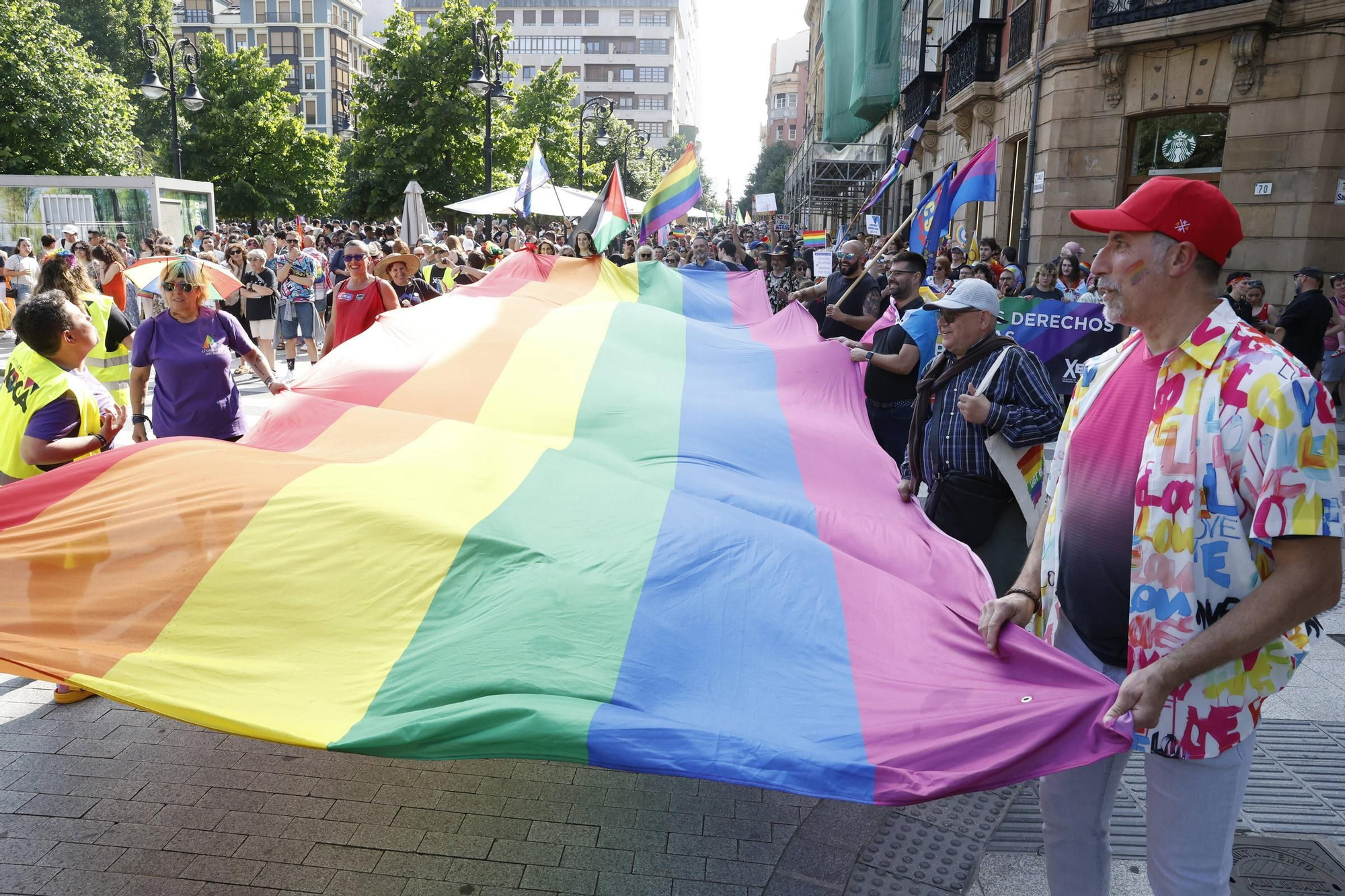 Así fue el desfile del Orgullo en Gijón (en imágenes)